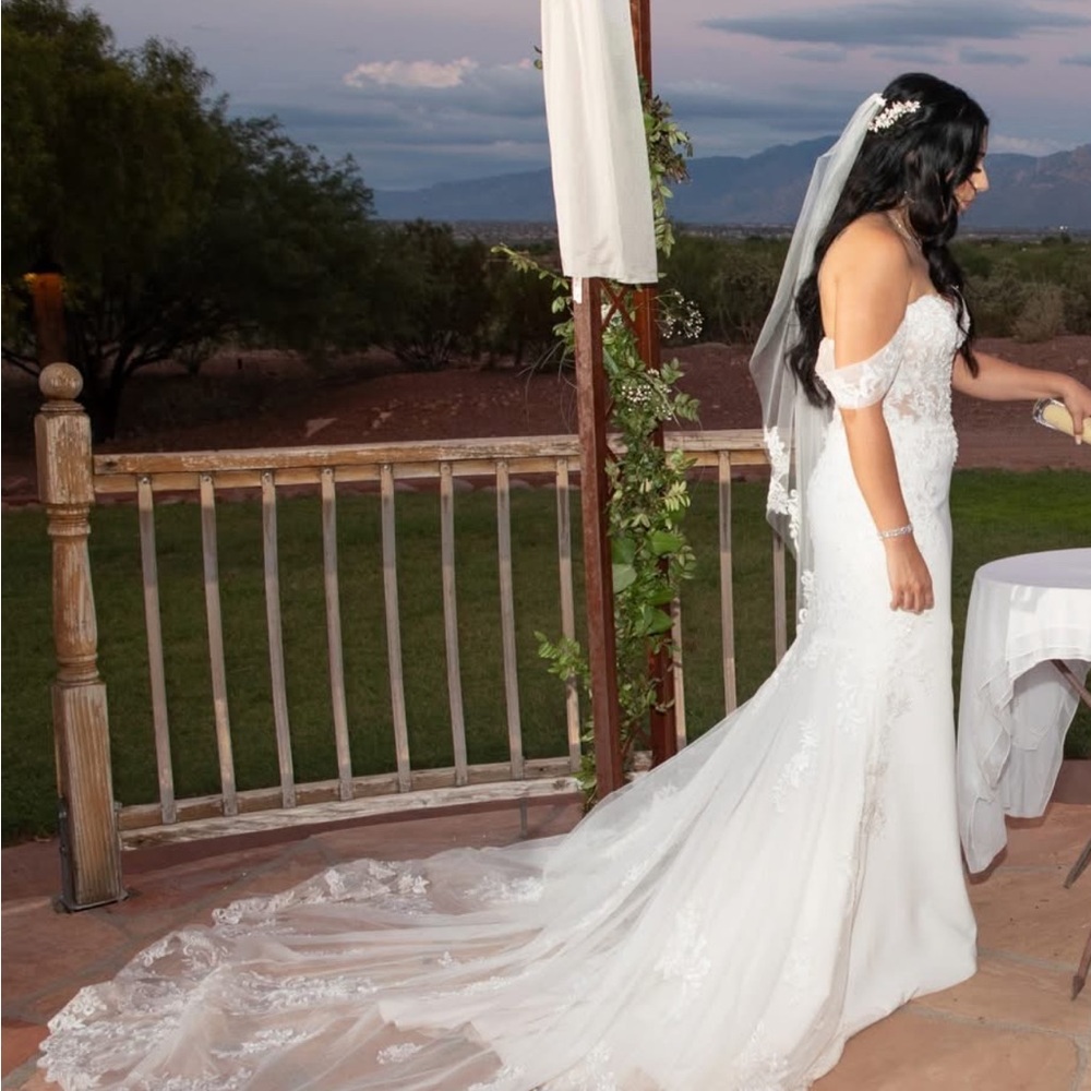 Elegant White Lace Wedding Dress